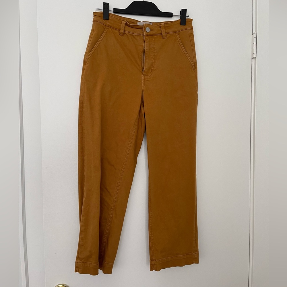 Everlane Size 4 Cropped straight regular pant. Color - Tapenade. Good condition.